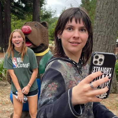 Ila Kreischer taking a selfie with her sister, Georgia Kreischer.